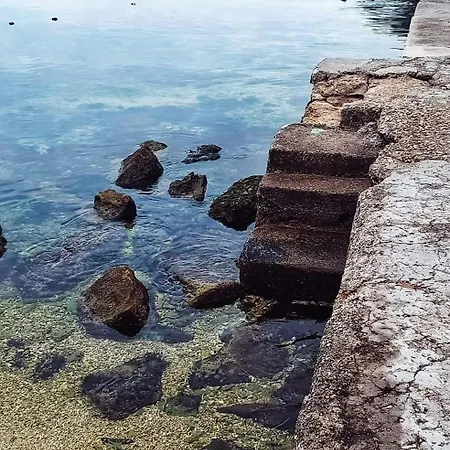 True Blue Apartment *